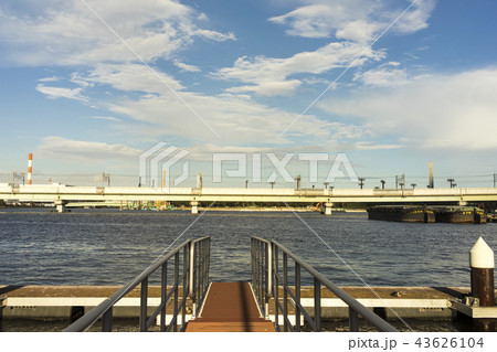 辰巳の森海浜公園から望む砂町運河の風景 辰巳の森海浜公園から望む砂町運河の風景 43626104