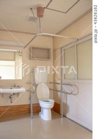 障がい者用トイレ　バリアフリー　障碍者　障害者 43626162