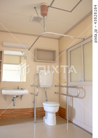 障がい者用トイレ　バリアフリー　障碍者　障害者 43626164