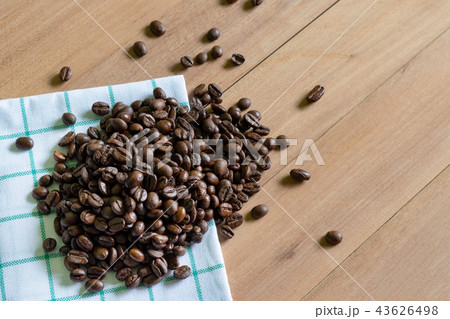 Roasted coffee beans on wooden background. 43626498