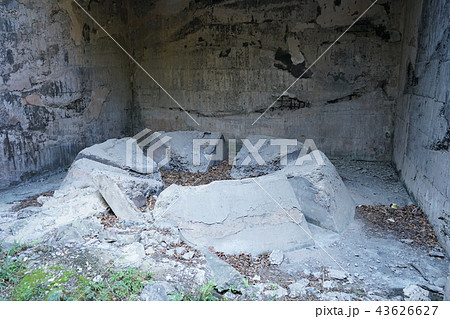 毒ガス貯蔵庫跡 内部 タンク跡 正面撮り 横撮り 毒ガス貯蔵庫跡 内部 タンク跡 正面撮り 横撮り 43626627
