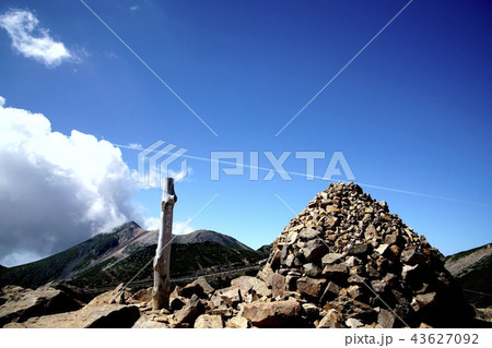 夏の乗鞍富士見岳 撮影地 乗鞍岳 畳平 富士見岳 の写真素材