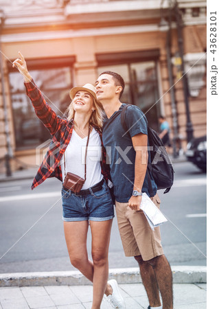 Romantic couple exploring city together 43628101