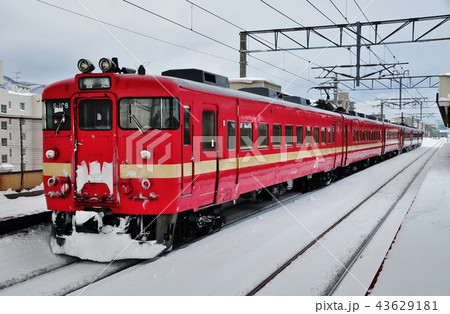 稲積公園駅を停車中の函館本線普通列車(711系) 稲積公園駅を停車中の函館本線普通列車(711系) 43629181