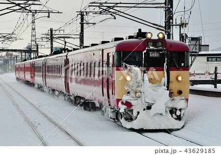 稲積公園駅を入線する函館本線普通列車(711系) 稲積公園駅を入線する函館本線普通列車(711系) 43629185