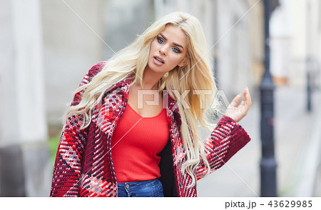 Photo of fashionable girl with beautiful blond hair in autumn ci Photo of fashionable girl with beautiful blond hair in autumn ci 43629985