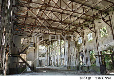廃墟 発電所跡 内部 斜め撮り 横撮りの写真素材