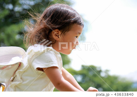 2歳の女の子 横顔 2歳の女の子 横顔 43633840