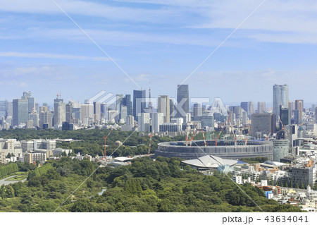 東京眺望　夏　建設中の新国立競技場（2018年8月18日撮影） 43634041