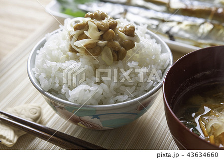納豆ご飯と味噌汁 43634660