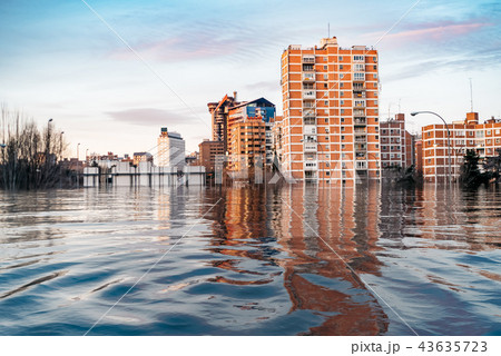 Hypothetical flood of water in Madrid due to the effects of glob 43635723