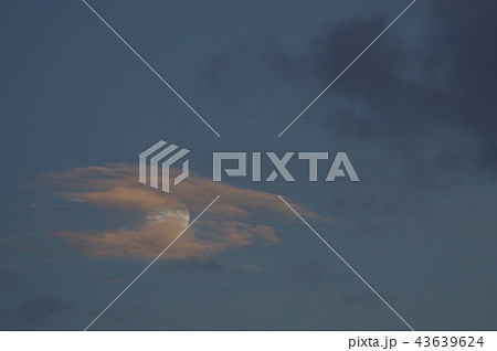 月と雲 43639624