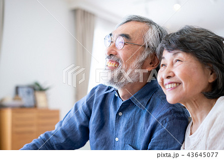 シニア　夫婦　家族　高齢者　 43645077