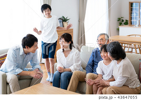 家族 三世代 ファミリー 親子 団らん 家族 三世代 ファミリー 親子 団らん 43647055
