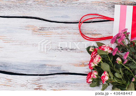 Shopping bag, flowers and copyspace. 43648447