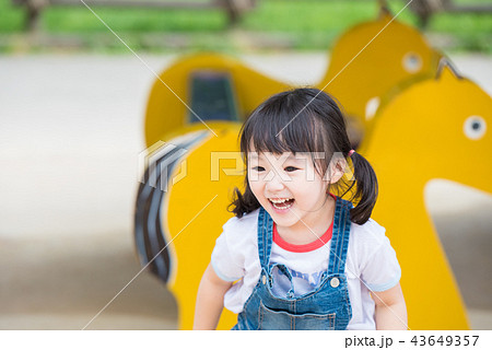 子供 人物 女性 43649357