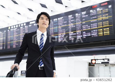 ビジネス 空港 ビジネスマン 帰国 出張 ビジネス 空港 ビジネスマン 帰国 出張 43651262
