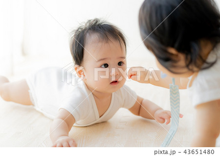 赤ちゃん 43651480