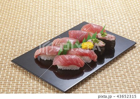 マグロずくしの寿司 43652315