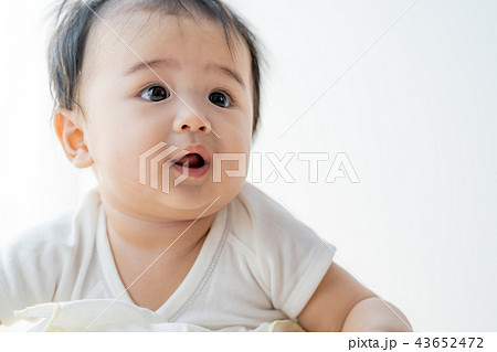 赤ちゃん 43652472