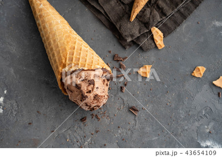 Chocolate chip ice cream with vintage feel. Copy space. 43654109