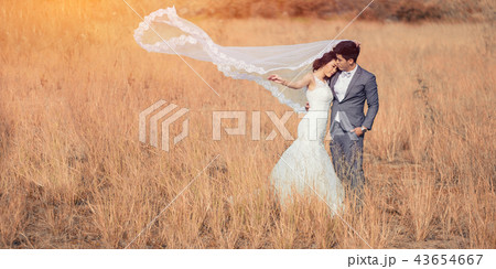 Happy romantic married couple Happy romantic married couple 43654667