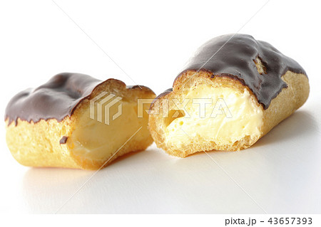 エクレアを切る エクレアを切る 43657393