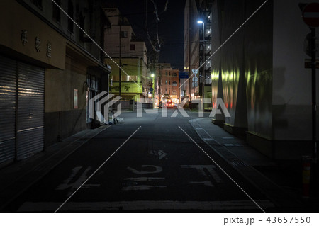 夜の路地裏 43657550