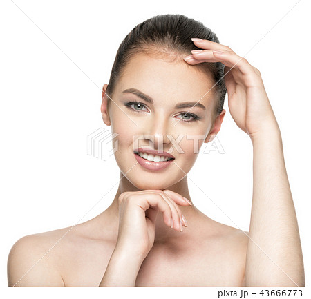 Young woman cares for the skin face 43666773