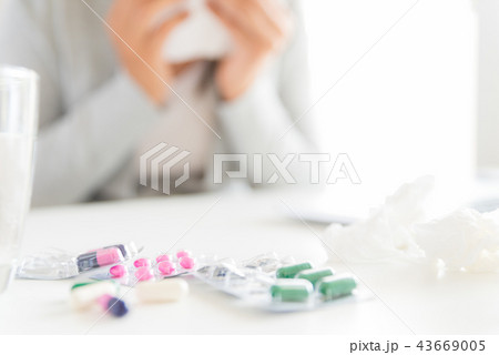 Young business woman sick in the office Young business woman sick in the office 43669005