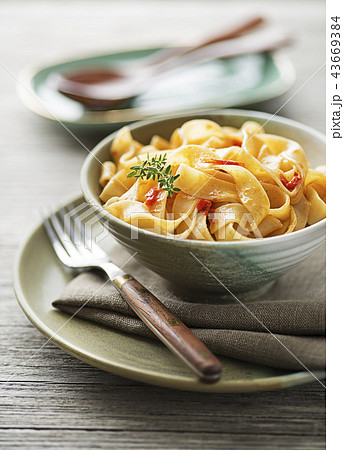 Pasta Pasta 43669384