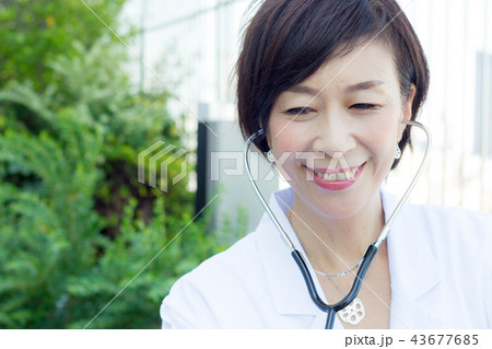 50代 女医 看護婦  43677685