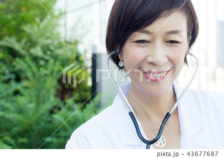50代 女医 看護婦  43677687