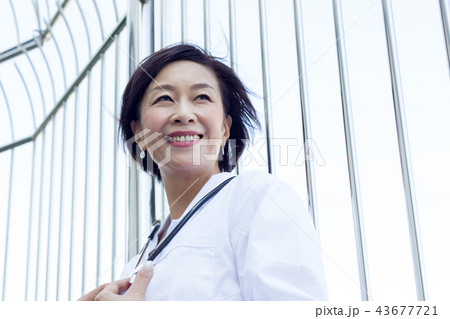 50代 女医 看護婦  43677721