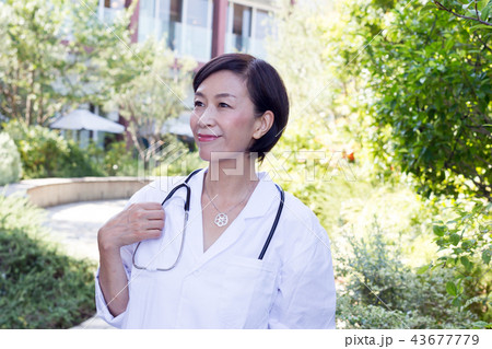 50代 女医 看護婦  43677779