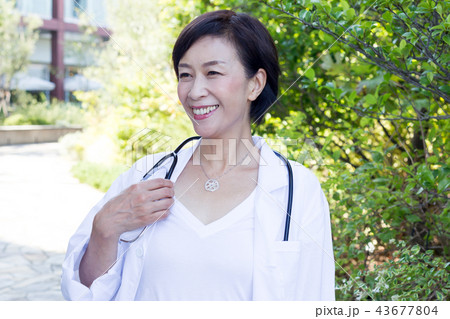 50代 女医 看護婦  43677804