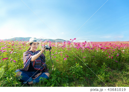 Traveler Asian women sitting and take a photo Traveler Asian women sitting and take a photo 43681019