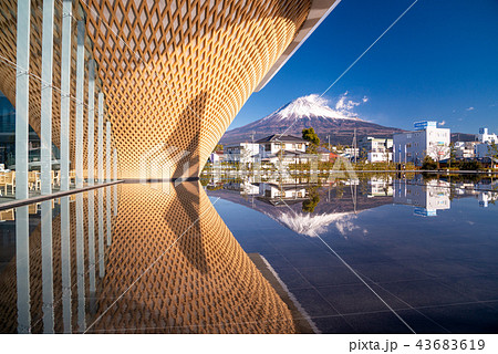 静岡県富士山世界遺産センターと富士山 静岡県富士山世界遺産センターと富士山 43683619