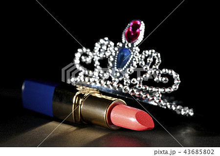 ティアラと口紅 43685802