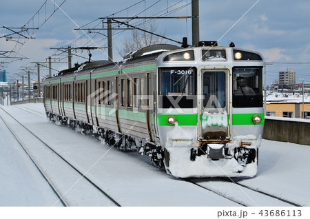 稲積公園駅に入線する函館本線普通列車(721系) 稲積公園駅に入線する函館本線普通列車(721系) 43686113