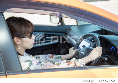 女性ドライバー 43687152