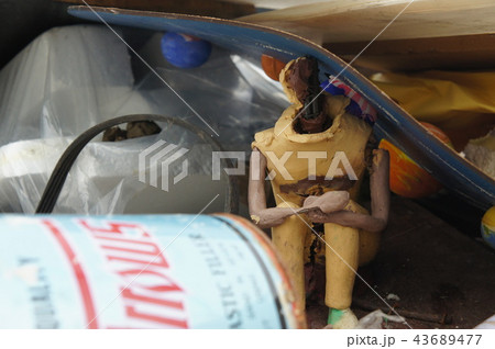 Abandoned art 43689477