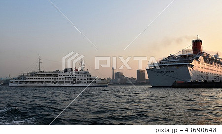 横浜港の夕景　 43690648