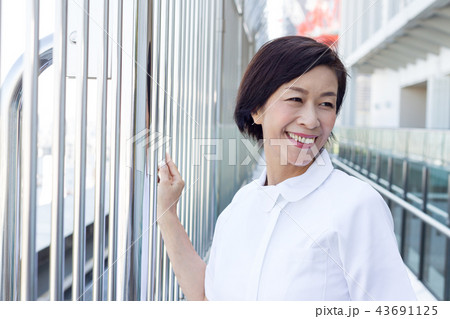 50代 女医 看護婦 50代 女医 看護婦 43691125