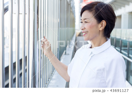 50代 女医 看護婦  43691127