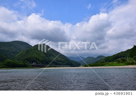 熊野川 ( 新宮川 ) 宮井橋 北山川との合流域 ( 和歌山県 新宮市 熊野川町町 ) 熊野川 ( 新宮川 ) 宮井橋 北山川との合流域 ( 和歌山県 新宮市 熊野川町町 ) 43691901