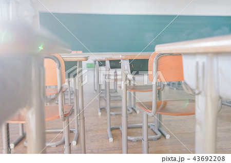 学校の教室 43692208