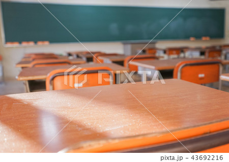 学校の教室 43692216
