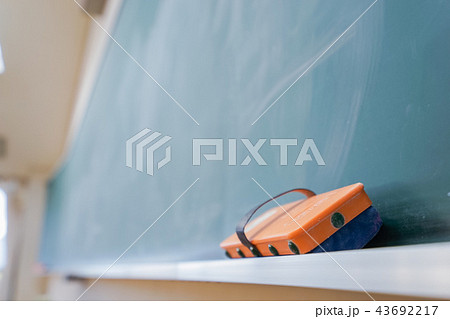 学校の教室 43692217