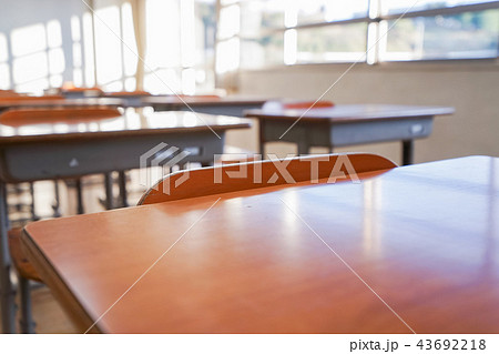 学校の教室 43692218